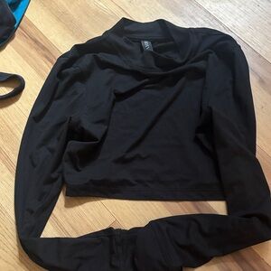 Vuori Black Fitted crop top with Mandarin Collar